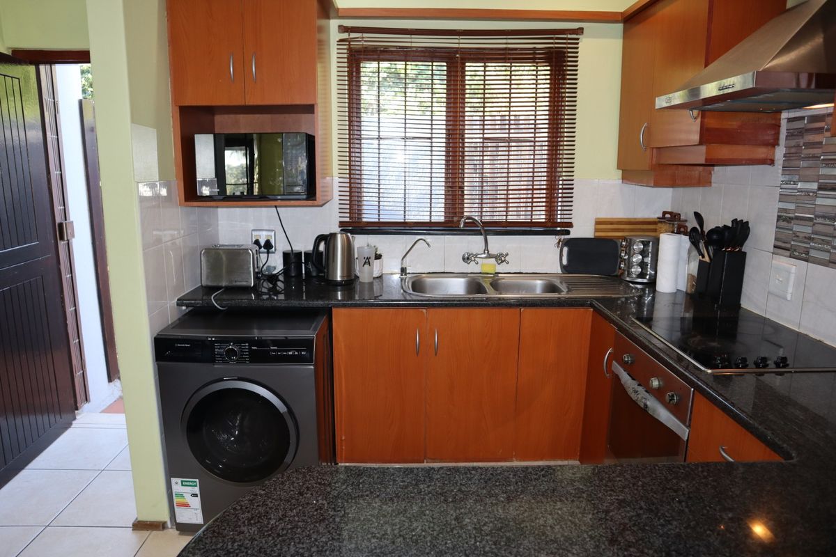 SECURE 2 BEDROOM APARTMENT TO LET IN THE WOLDS, NEW GERMANY - Photo 5