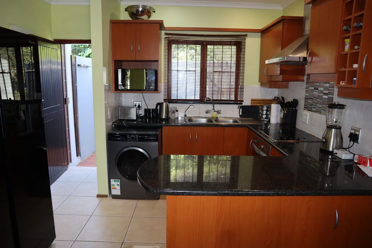 SECURE 2 BEDROOM APARTMENT TO LET IN THE WOLDS, NEW GERMANY - Photo 4