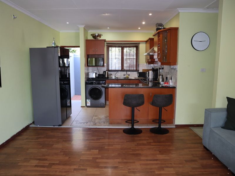 SECURE 2 BEDROOM APARTMENT TO LET IN THE WOLDS, NEW GERMANY - Photo 2