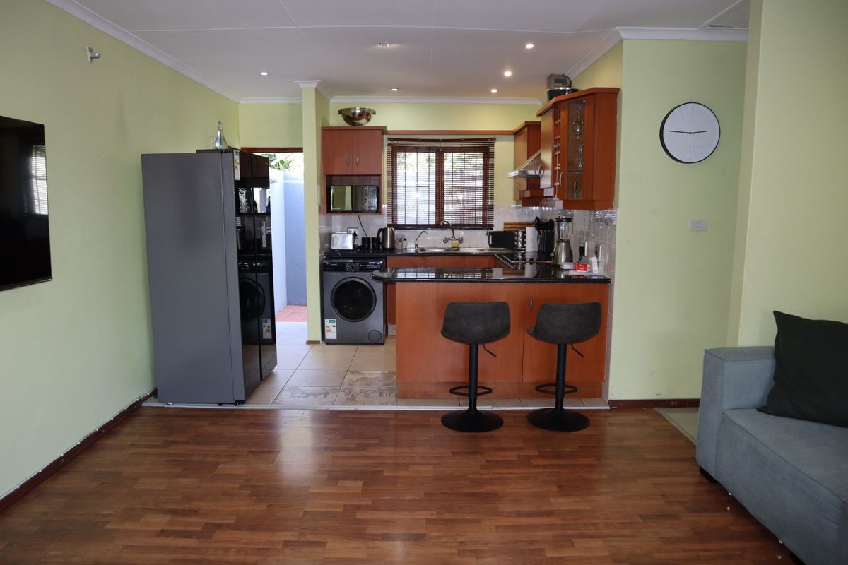 SECURE 2 BEDROOM APARTMENT TO LET IN THE WOLDS, NEW GERMANY - Photo 2