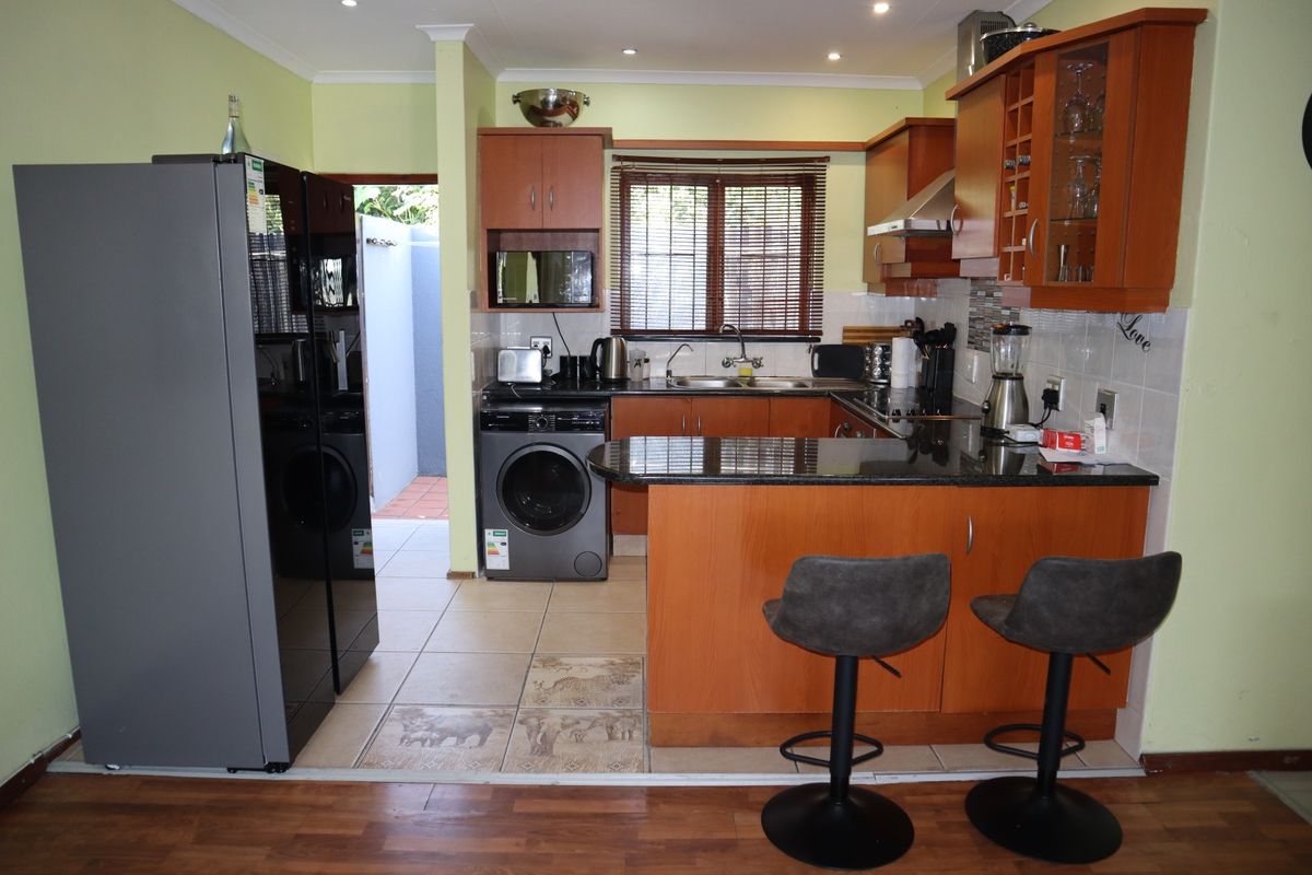 SECURE 2 BEDROOM APARTMENT TO LET IN THE WOLDS, NEW GERMANY - Photo 3