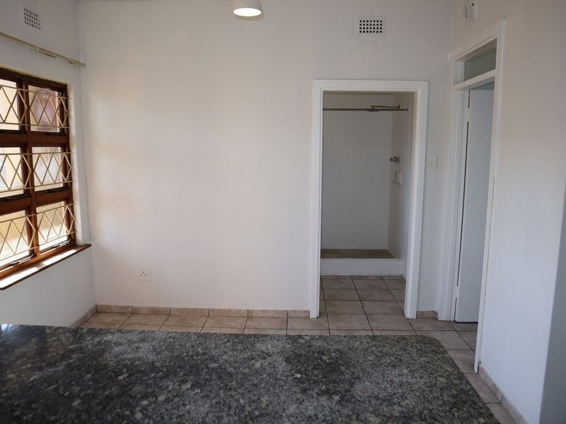 1 BEDROOM APARTMENT TO LET WITH A LOCK UP GARAGE - Photo 9