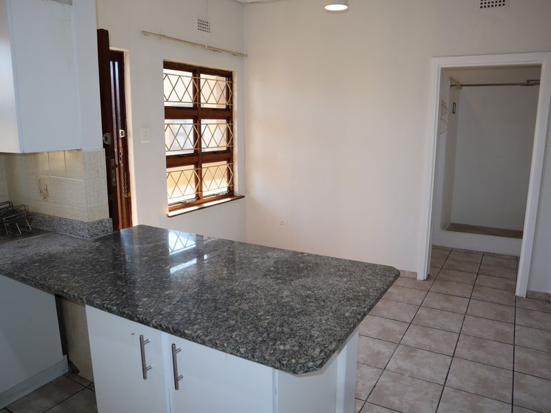 1 BEDROOM APARTMENT TO LET WITH A LOCK UP GARAGE - Photo 8