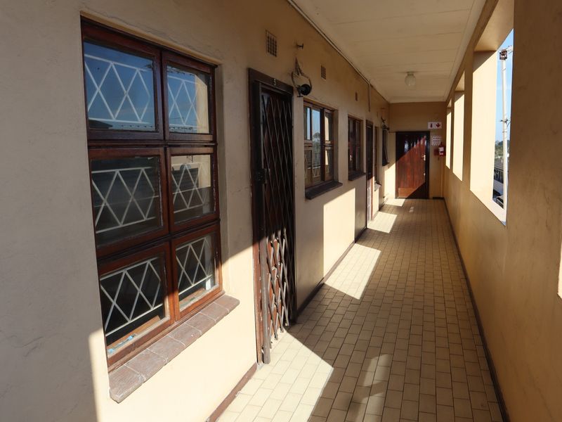 1 BEDROOM APARTMENT TO LET WITH A LOCK UP GARAGE - Photo 3
