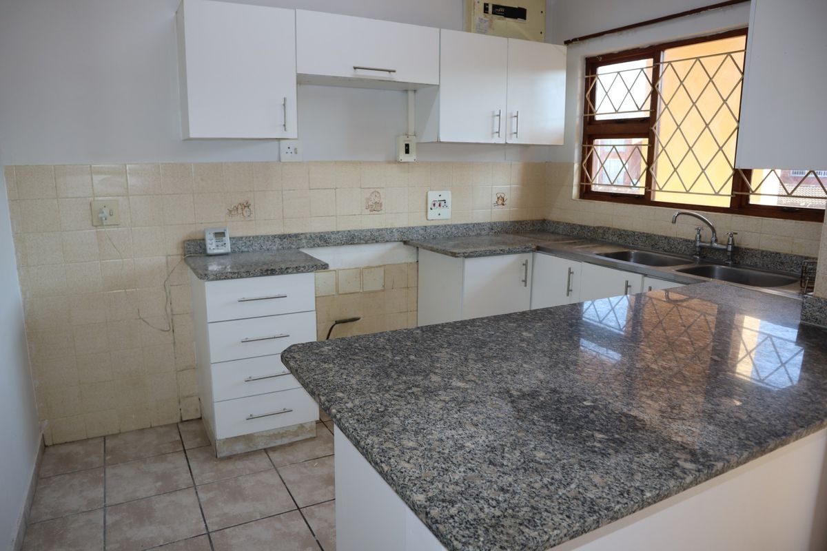 1 BEDROOM APARTMENT TO LET WITH A LOCK UP GARAGE - Photo 5