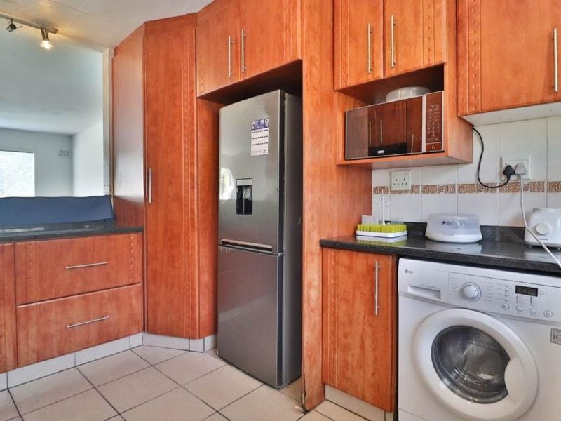 3 BEDROOM DUPLEX TO LET IN ASHLEY - Photo 2