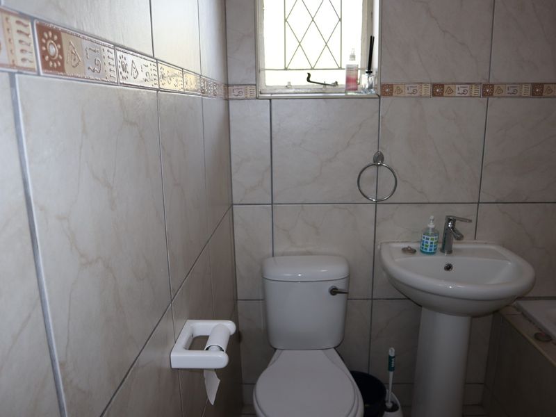 2 BEDROOM FLAT CONVENIENTLY LOCATION FOR EASY LIVING - Photo 8