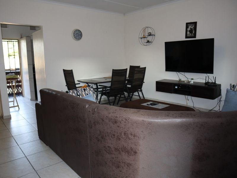 2 BEDROOM FLAT CONVENIENTLY LOCATION FOR EASY LIVING - Photo 4