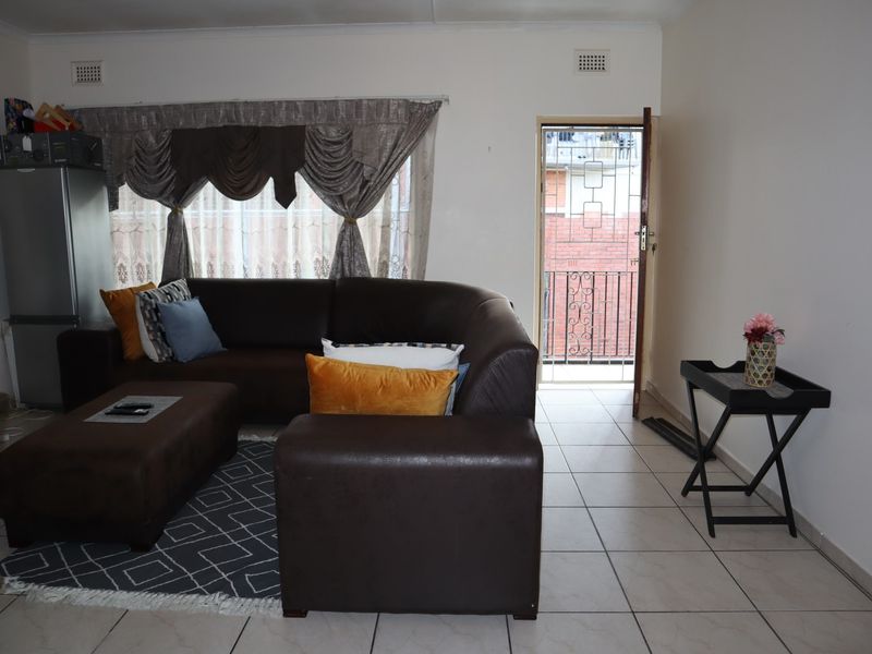 2 BEDROOM FLAT CONVENIENTLY LOCATION FOR EASY LIVING - Photo 2