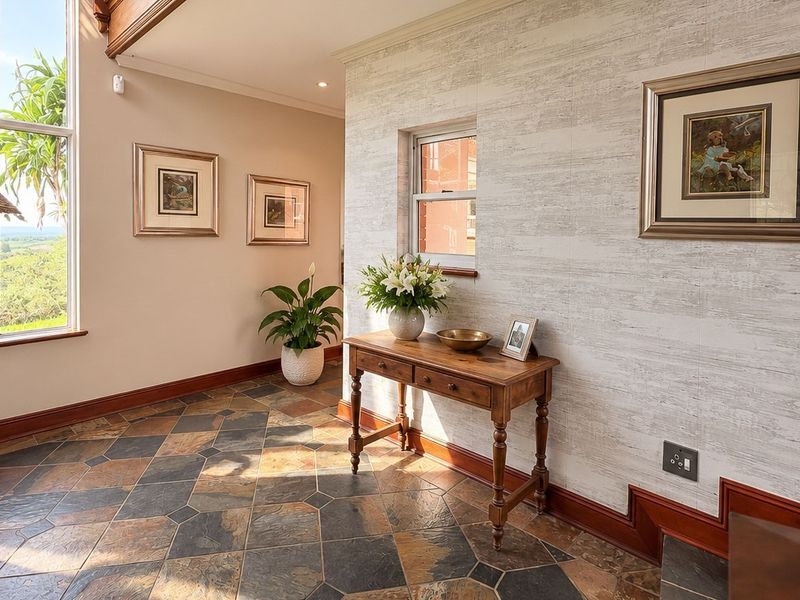 An English Country Equestrian Estate Amongst the Treetops - Photo 5