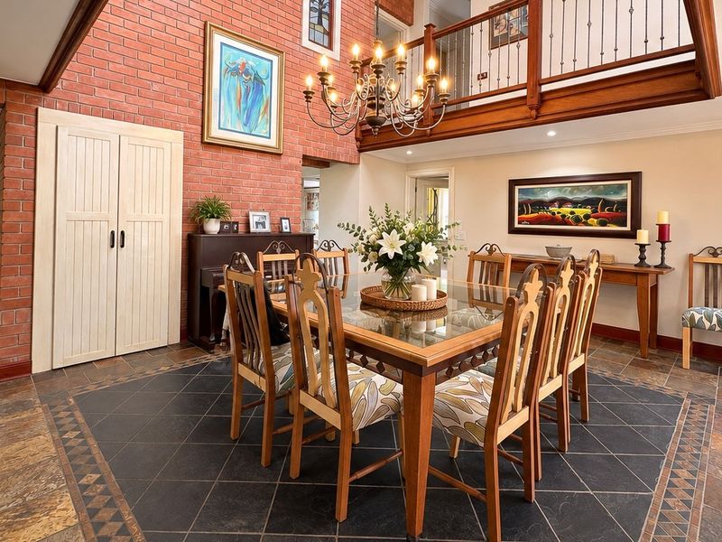 An English Country Equestrian Estate Amongst the Treetops - Photo 8