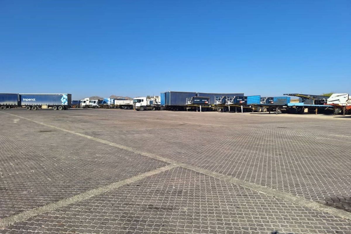 Large warehouses on 2ha yard - Photo 2