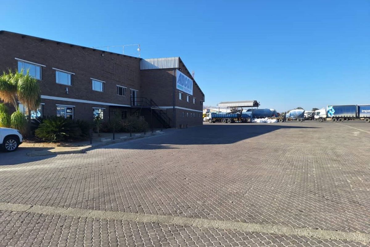 Large warehouses on 2ha yard - Photo 4