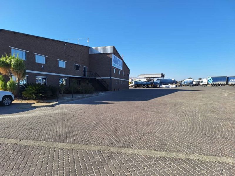 Large warehouses on 2ha yard - Photo 4