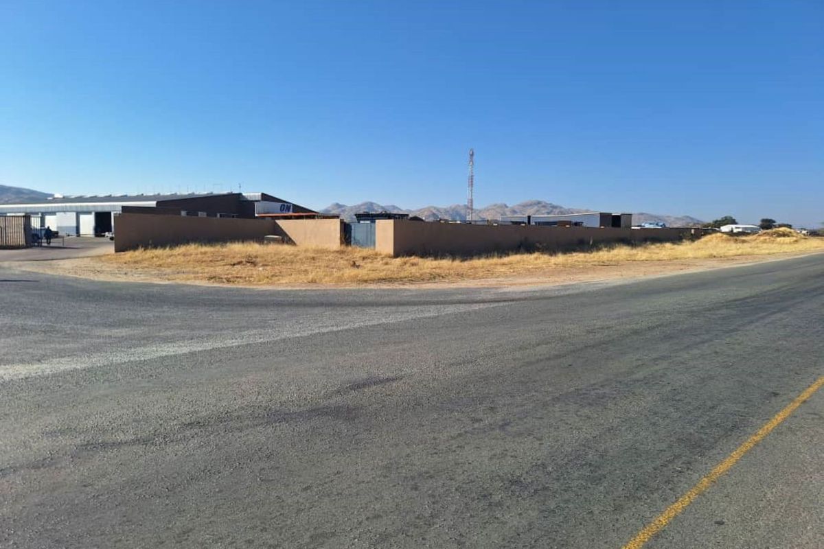 Large warehouses on 2ha yard - Photo 3