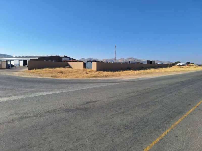 Large warehouses on 2ha yard - Photo 3