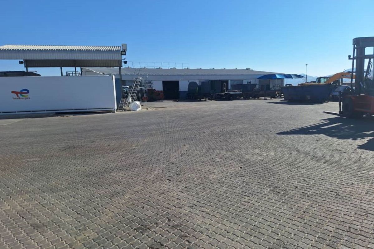 Large warehouses on 2ha yard - Photo 5