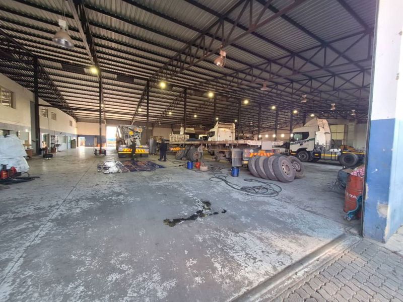 Large warehouses on 2ha yard - Photo 10