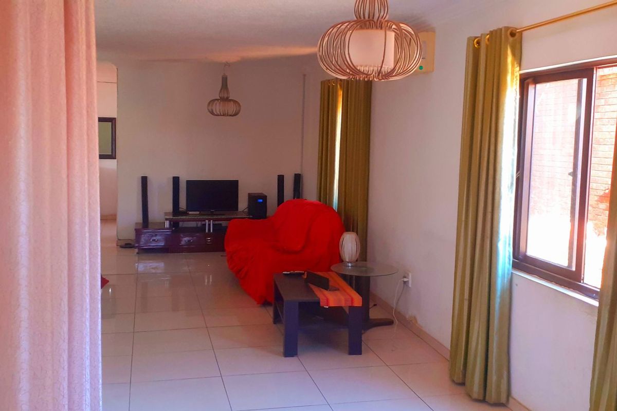 Big house with 7 bedrooms for sale in Rocky Crest - Photo 3