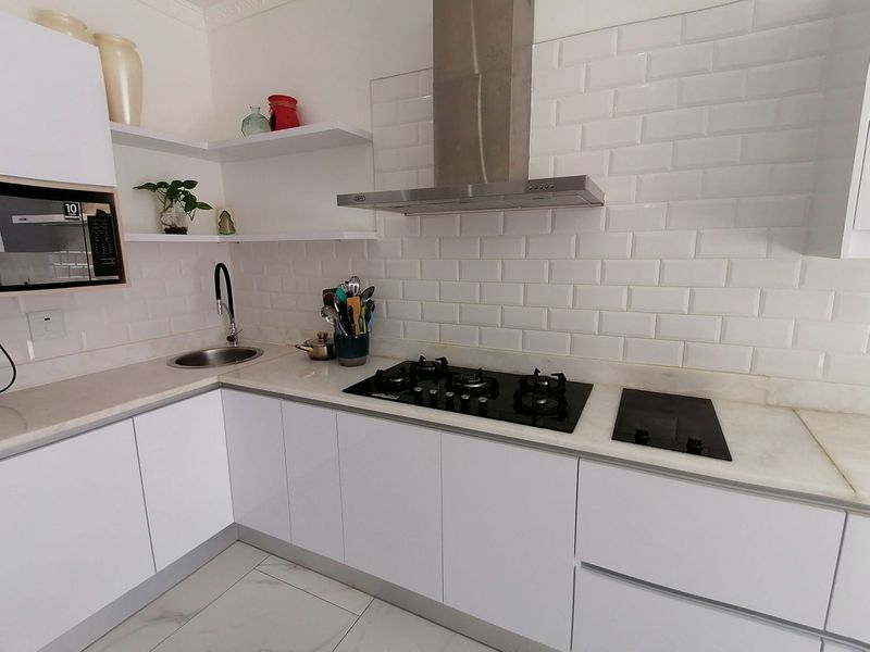 Stylish Designer Family Home - Photo 10