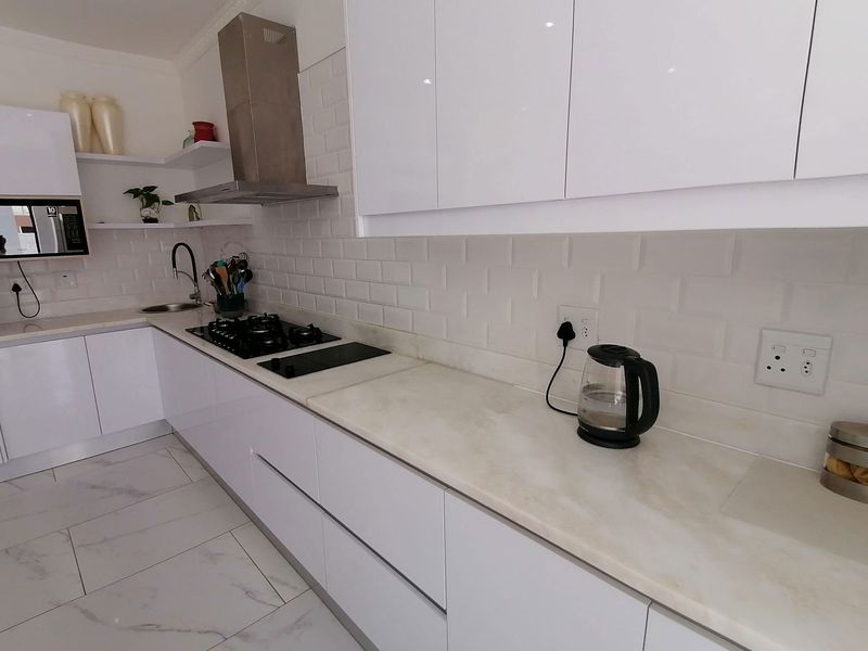 Stylish Designer Family Home - Photo 9