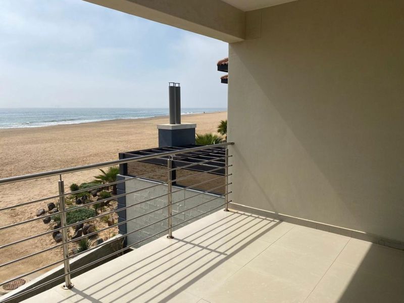 Double-Storey Beachfront Elegance – Langstrand, Walvis Bay - Photo 2