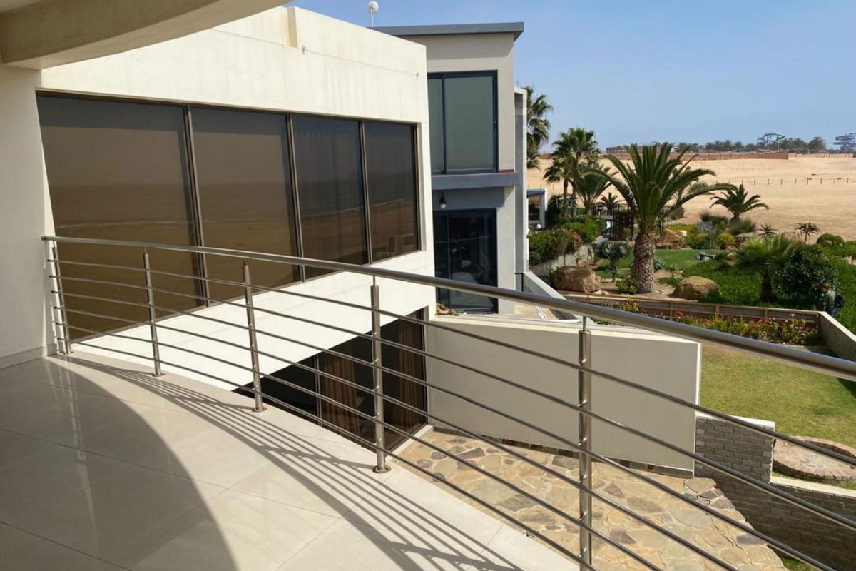 Double-Storey Beachfront Elegance – Langstrand, Walvis Bay - Photo 3