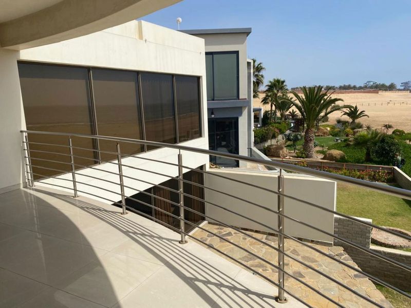 Double-Storey Beachfront Elegance – Langstrand, Walvis Bay - Photo 3
