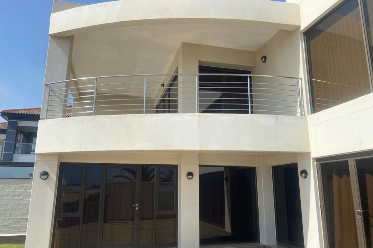 Double-Storey Beachfront Elegance – Langstrand, Walvis Bay - Photo 4