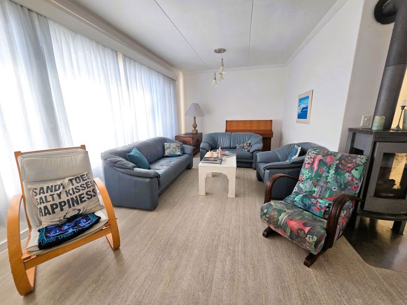 Spectacular Sea Views in a Prime Location - Photo 6