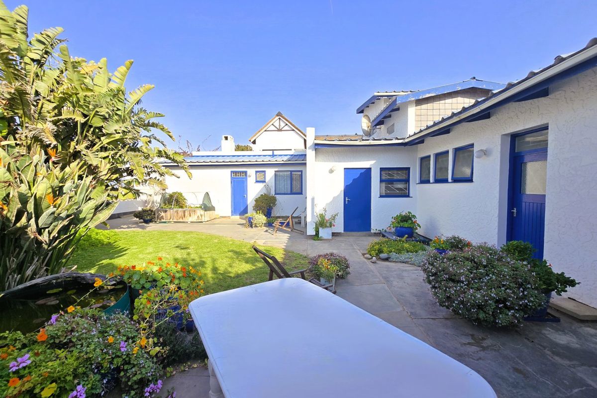 Spectacular Sea Views in a Prime Location - Photo 3