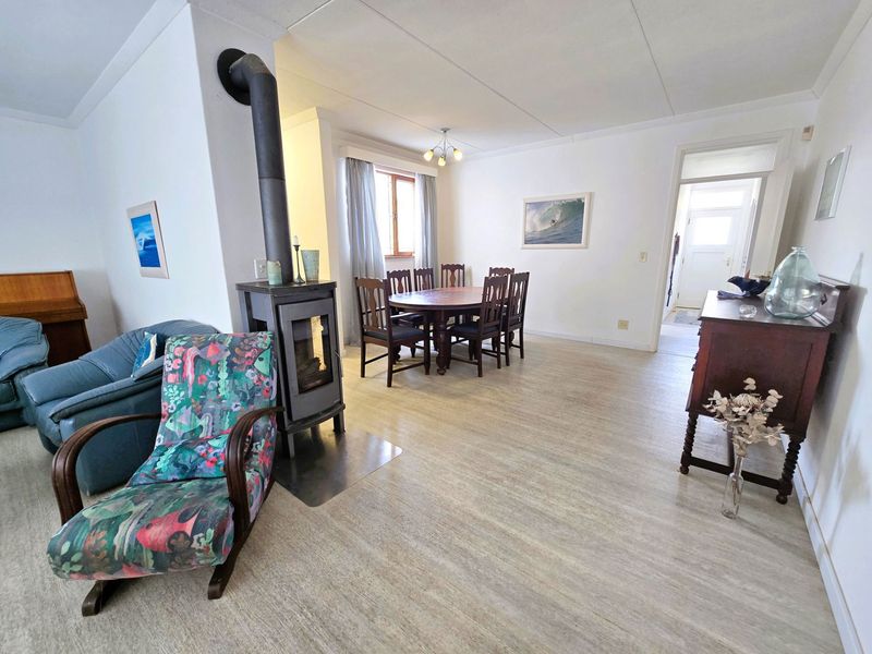 Spectacular Sea Views in a Prime Location - Photo 9