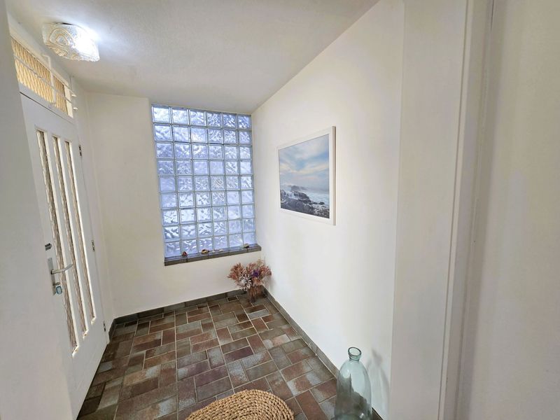 Spectacular Sea Views in a Prime Location - Photo 7