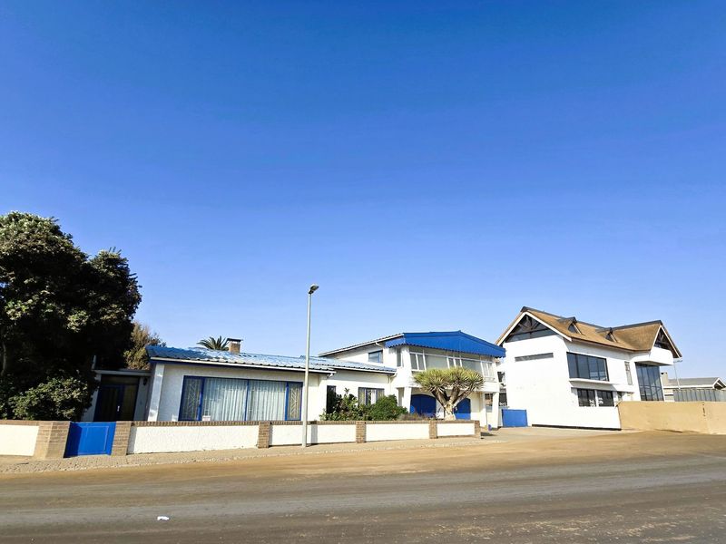 Spectacular Sea Views in a Prime Location - Photo 4