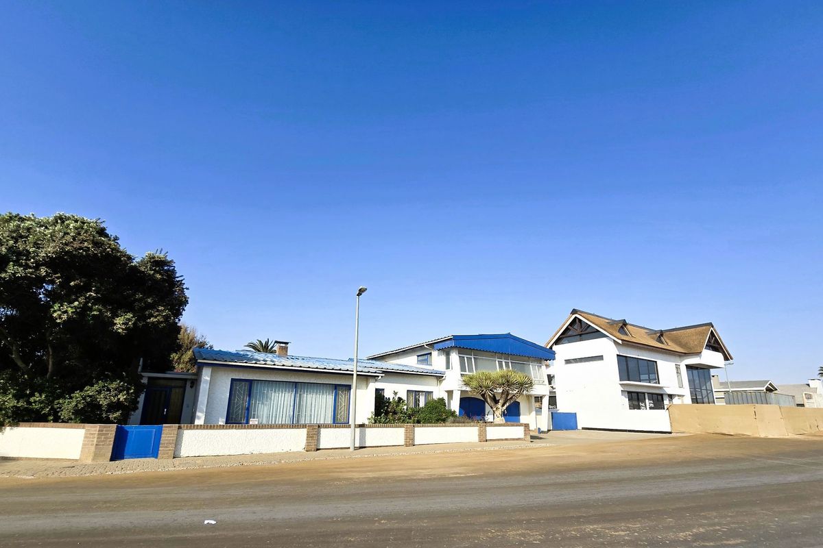 Spectacular Sea Views in a Prime Location - Photo 4