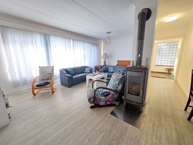 Spectacular Sea Views in a Prime Location - Photo 5