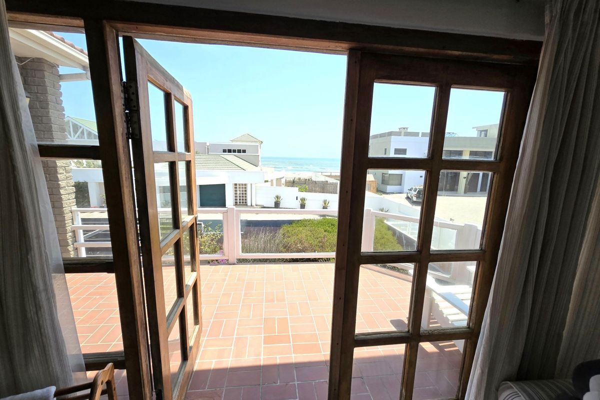 Charming Beachside Home in Sought-After Vogelstrand - Photo 3
