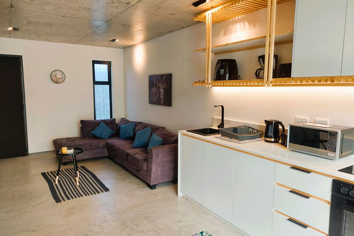 Self-Catering Friendly Apartment in Prime Location - Photo 2
