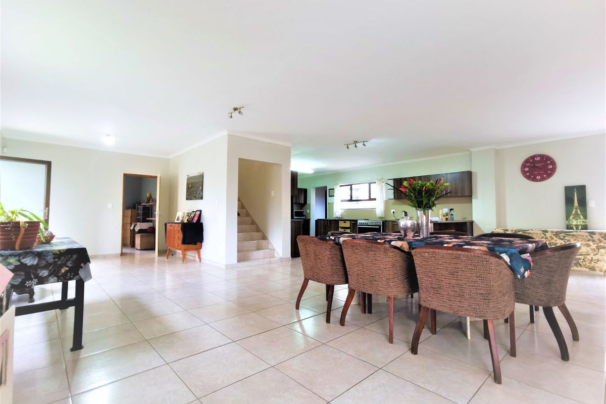 LARGE CONTEMPORARY FAMILY HOUSE - Photo 2