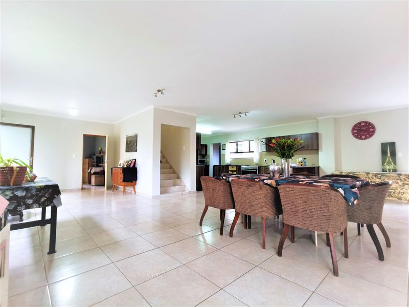 LARGE CONTEMPORARY FAMILY HOUSE - Photo 2