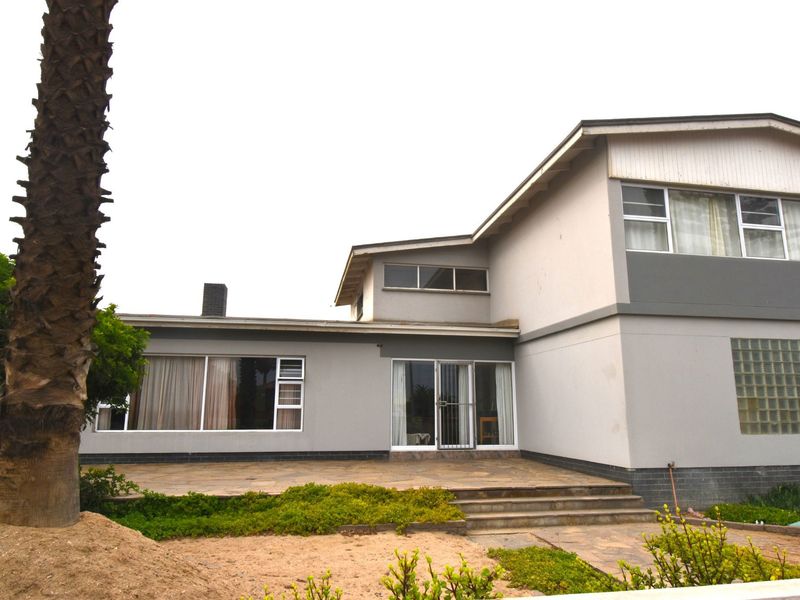 Stunning Double-Storey Home with Expansive Grounds - Photo 1