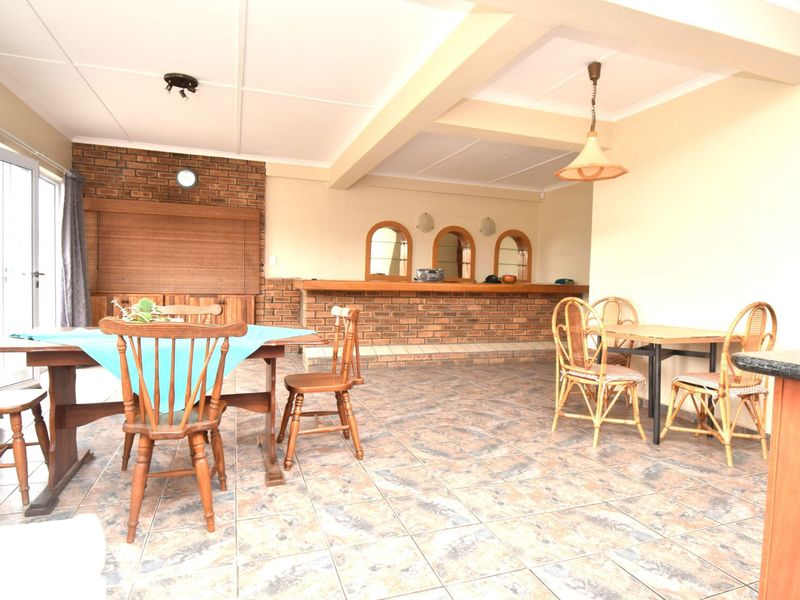 Stunning Double-Storey Home with Expansive Grounds - Photo 3