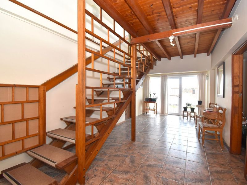 Stunning Double-Storey Home with Expansive Grounds - Photo 5