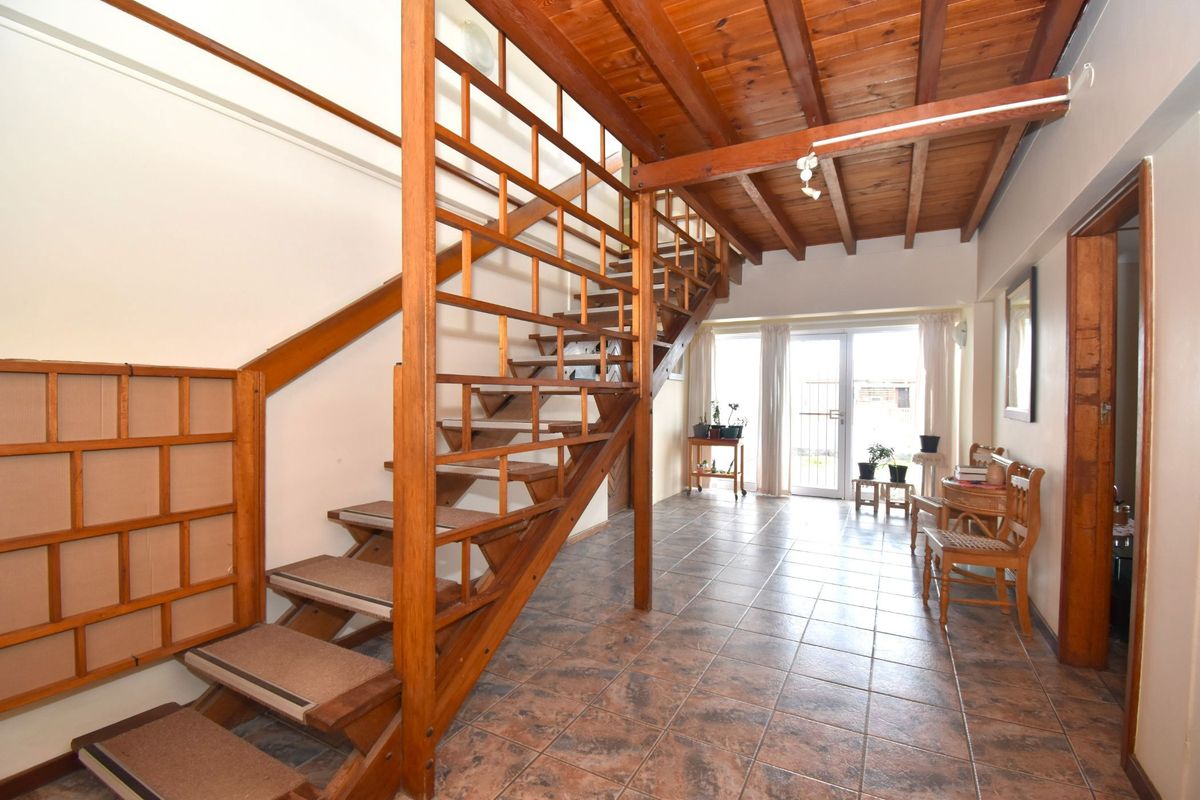 Stunning Double-Storey Home with Expansive Grounds - Photo 5