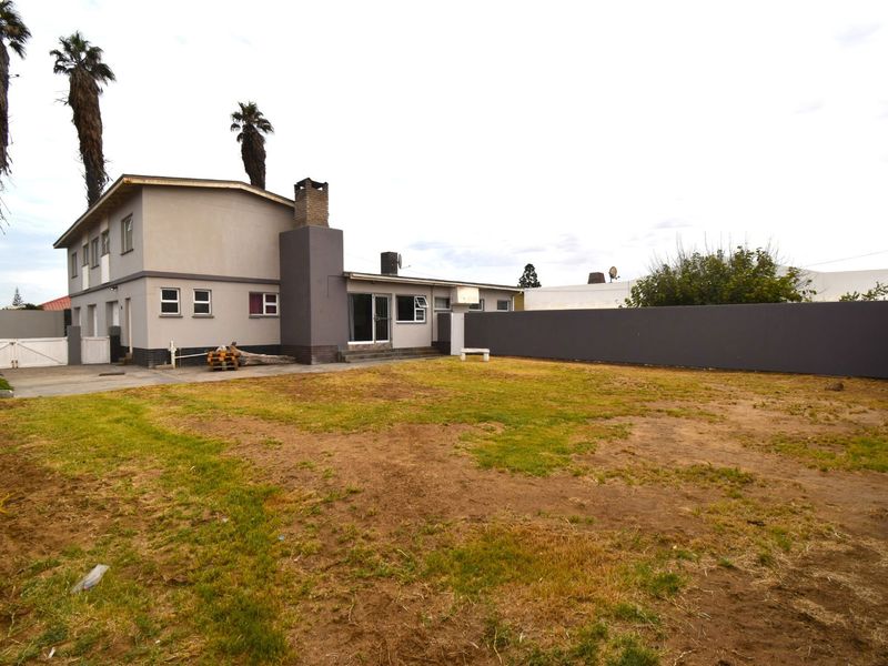 Stunning Double-Storey Home with Expansive Grounds - Photo 9