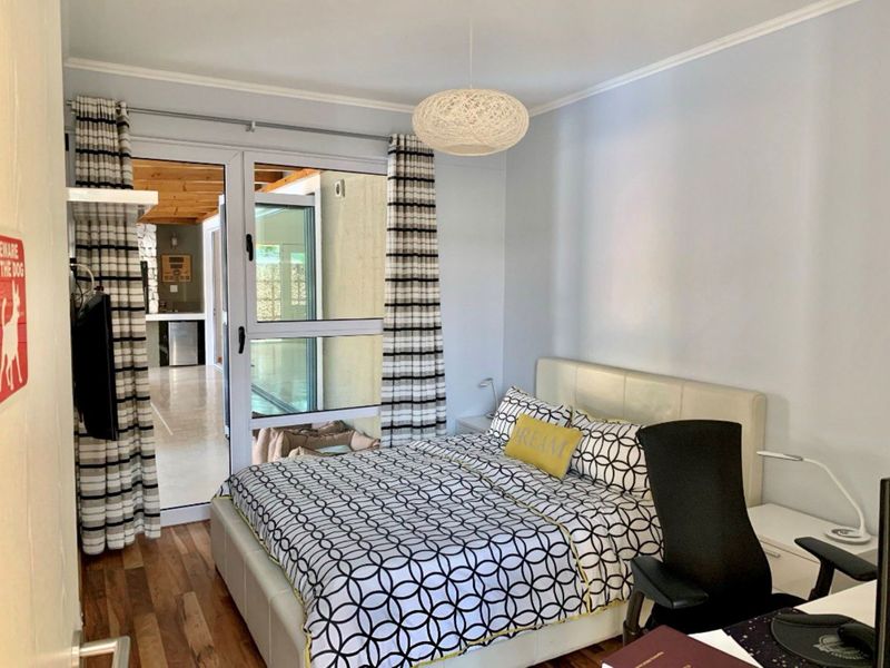 Luxurious architectural designed home for sale. - Photo 9