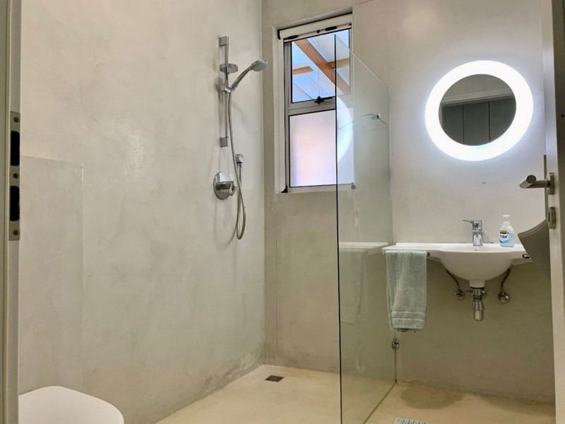 Luxurious architectural designed home for sale. - Photo 10