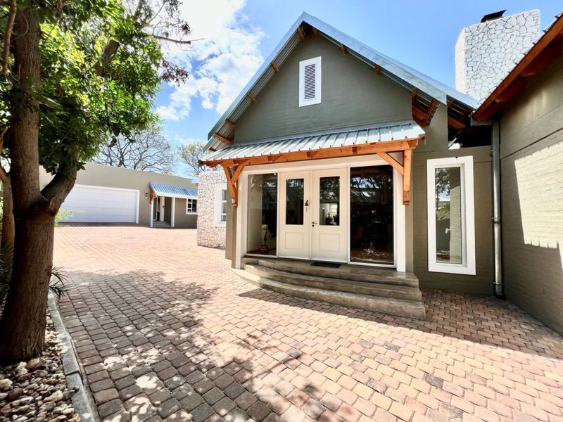 Luxurious architectural designed home for sale. - Photo 8