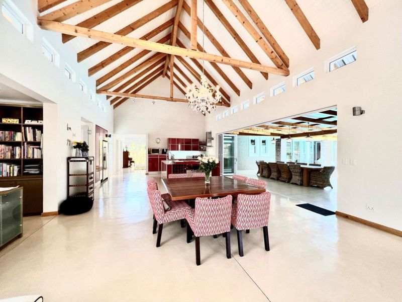 Luxurious architectural designed home for sale. - Photo 3