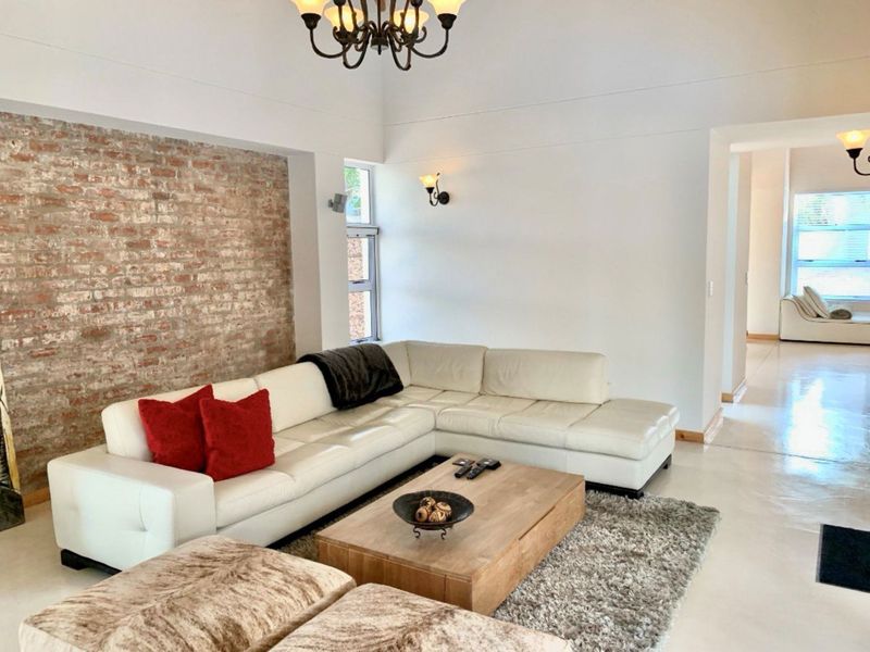 Luxurious architectural designed home for sale. - Photo 5